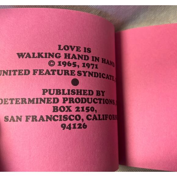 PEANUTS 1971 Love is Walking Hand in Hand BOOK PINK PAGES Charles Shultz LK NEW - Picture 4 of 5